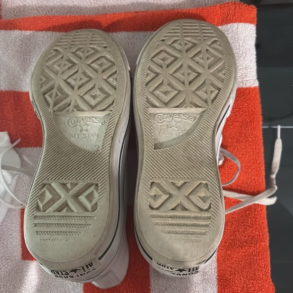 converse! - Picture 4 of 4